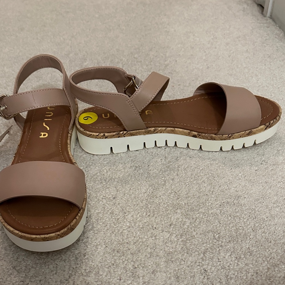 Unisa Women's Tan Sandals New with Tags